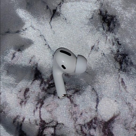 Off-Brand Air Pods Pro - Picture 3 of 6